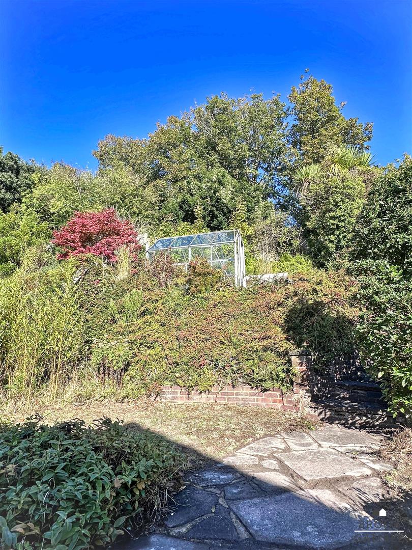 3 Bedroom House - Detached. Peppercombe Road in Eastbourne, 21